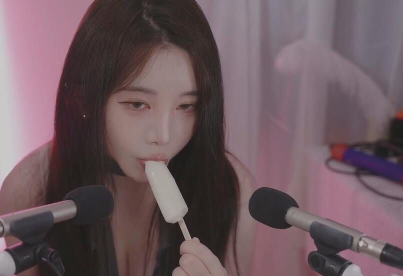 "超越传统ASMR!Yoonying《ASMR女友发型店》如何用‘虚拟触觉’征服百万观众?"