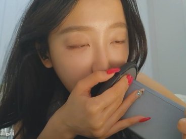 超越ASMR：B站酥酥学姐如何用“伪互动”打造沉浸式哄睡体验？